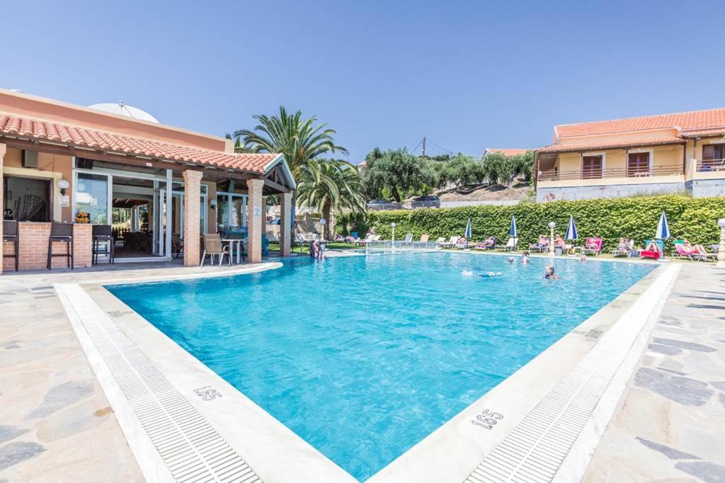 Kapetanios Apartments Agios Stefanos Avliotes  Exterior photo